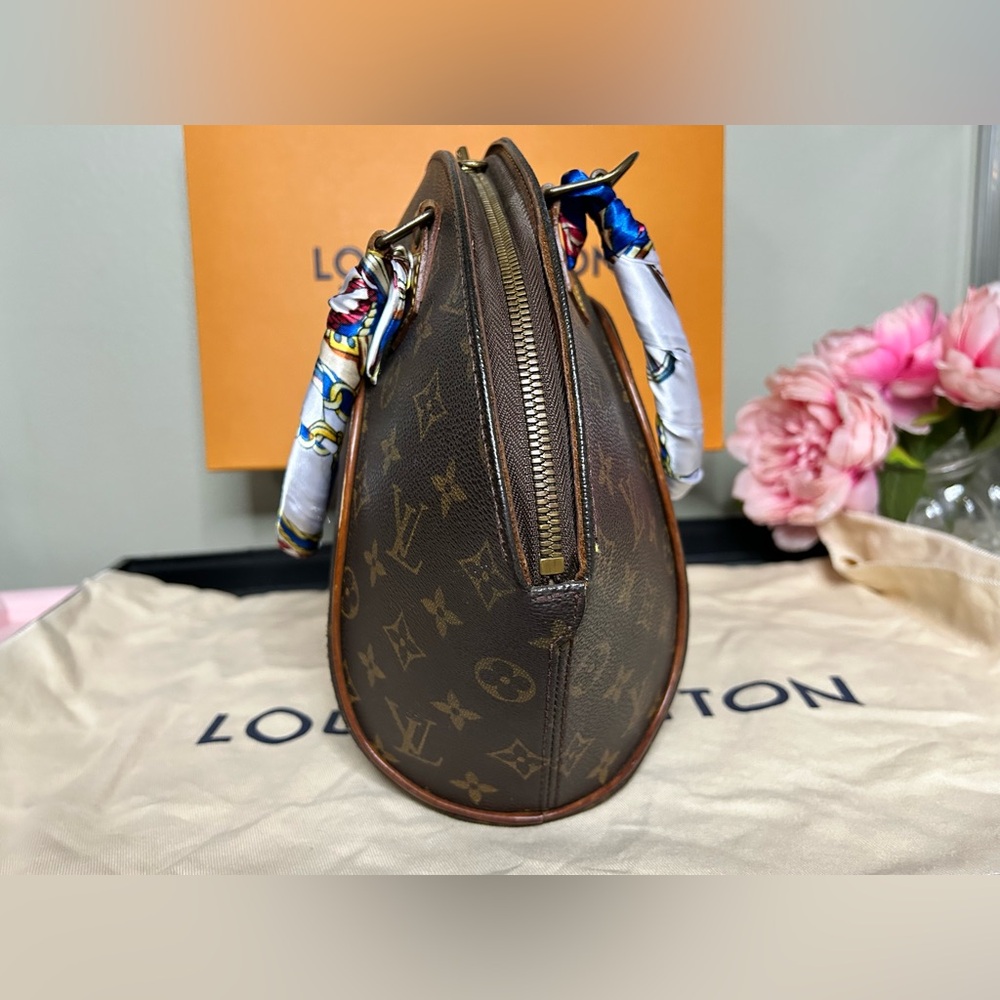 Authentic Louis Vuitton Eclipse Monogram - image 5